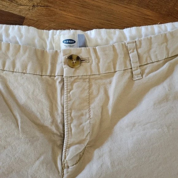 OLD NAVY Tan Mid Rise Shorts Size 12 - Picture 2 of 9